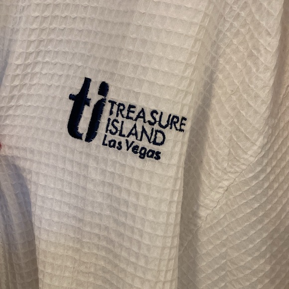 EUC Treasure Island white and navy full length bathrobe. One size. Unisex. - Picture 3 of 7